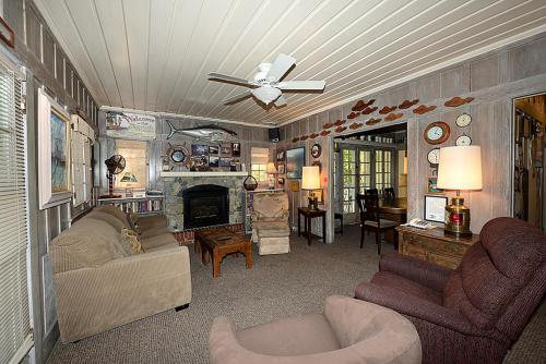 359CA 359 Catalina — Avalon — photo 3