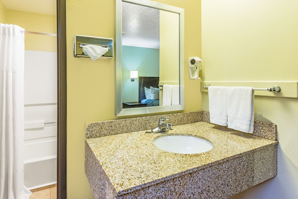 Days Inn by Wyndham Pueblo - photo 10