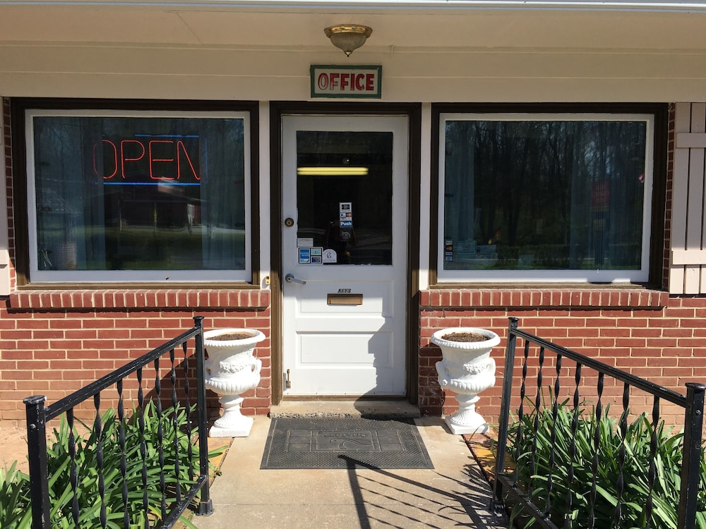 Red Carpet Inn - carbon neutral hotel in Gettysburg