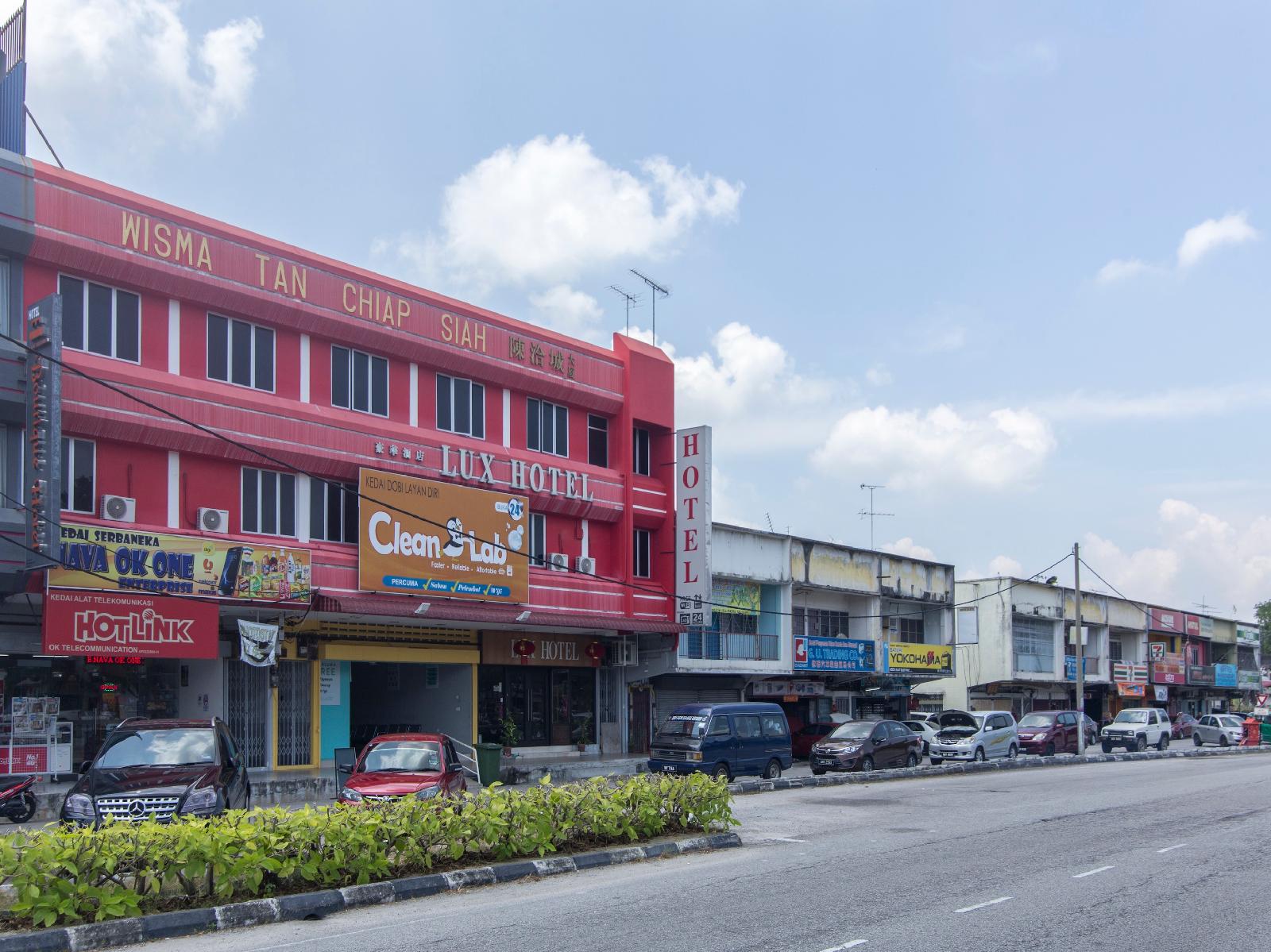 Oyo 772 Lux Hotel — hotel in Teluk Intan