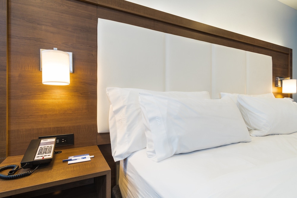 Holiday Inn Express Hotel & Suites Hollywood Walk of Fame by IHG - photo 26