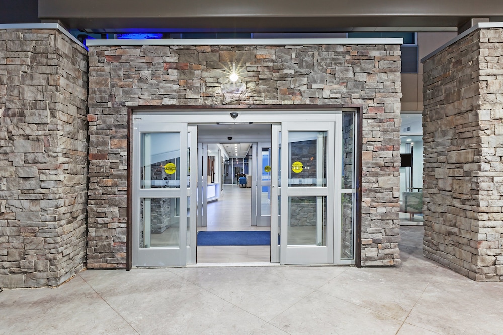 Holiday Inn Express & Suites Coffeyville by IHG - photo 34