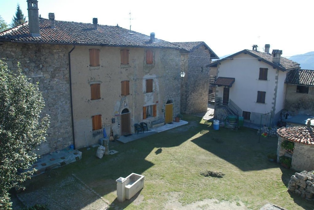 Bed & Breakfast Castello Regina — 4-Star Luxury Hotel in Brembilla, Italy