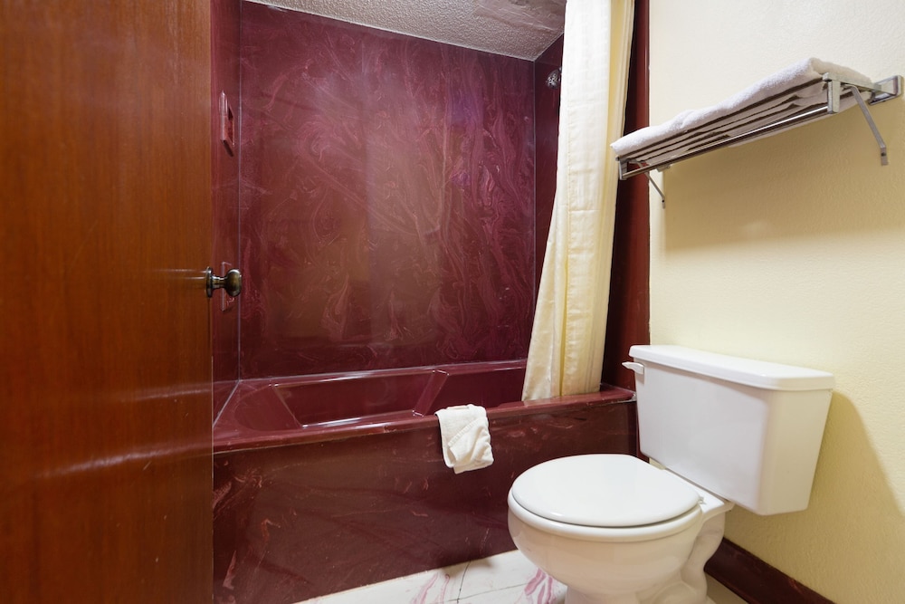 Days Inn by Wyndham Atmore - photo 31