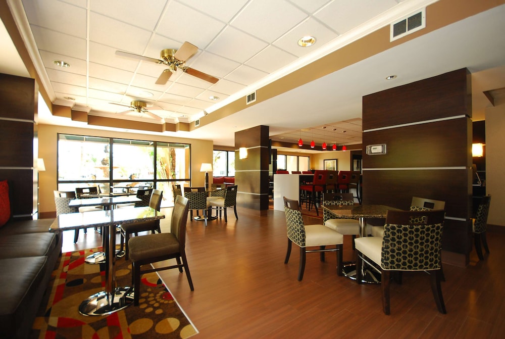 Hampton Inn Fort Myers Airport & I 75 - photo 34
