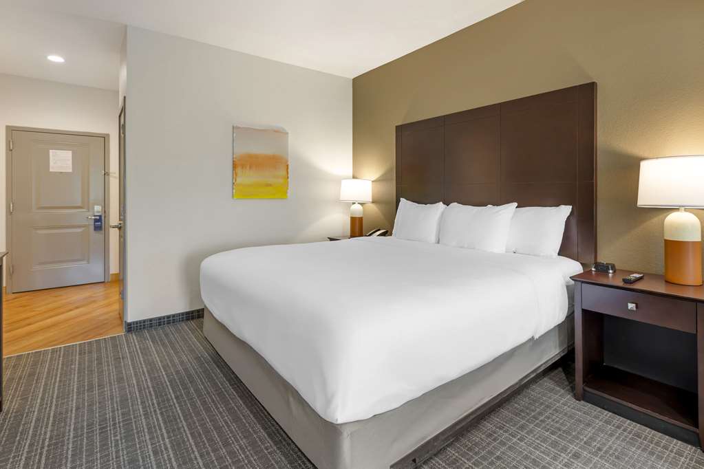 Comfort Inn & Suites Verona at Turning Stone Resort Casino - photo 10