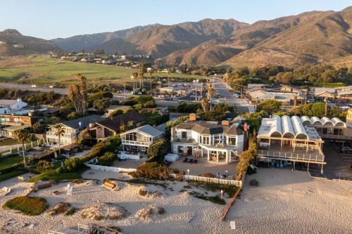 Malibu Dunes by Fieldtrip Expansive Hamptons Style Estate w Private Beach Backyard in Malibu, United States