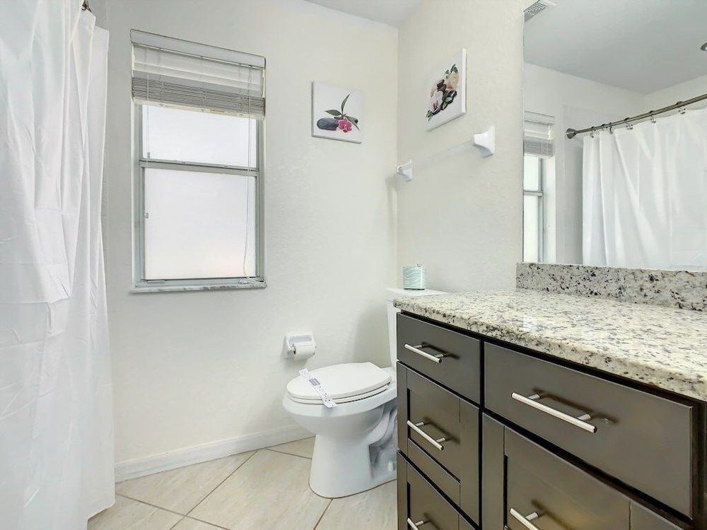 New 4 Bed Regal Palms Resort - photo 12