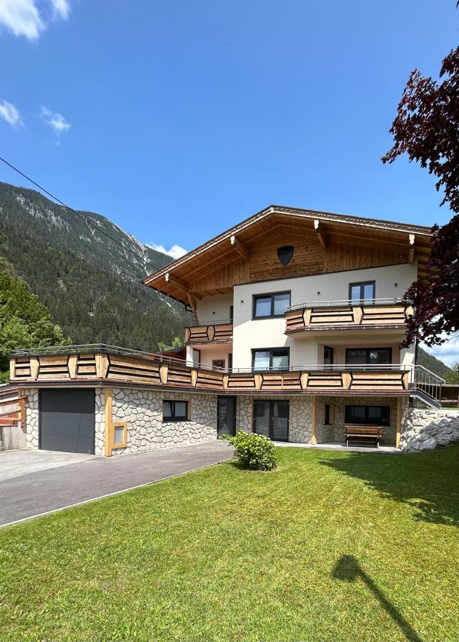 Ferienwohnungen LODGE B — 4-Star Luxury Hotel in Weissenbach Am Lech, Austria