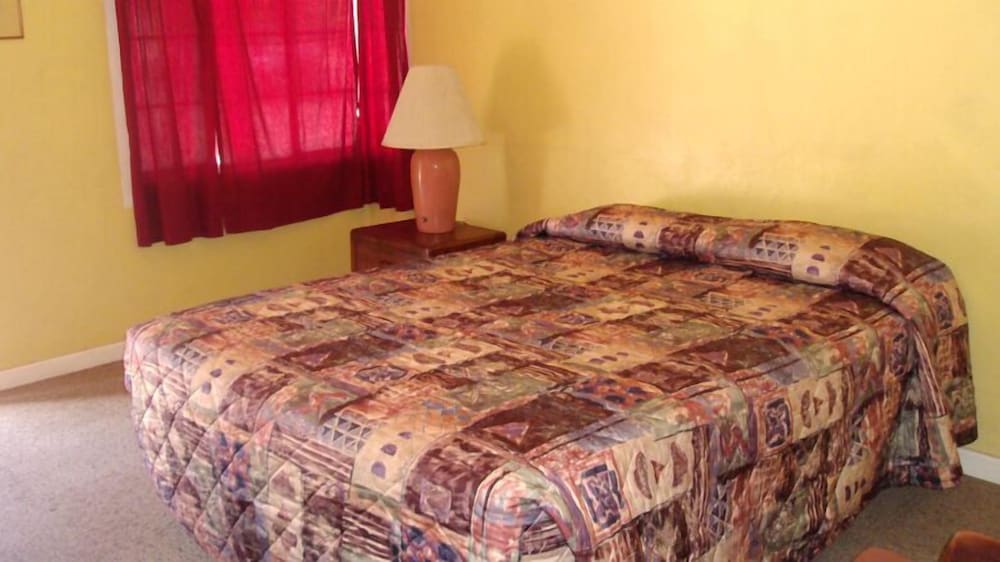 La Siesta Motel - photo 7