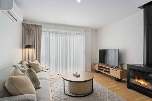Wanaka Riverside Townhouse Retreat — 4-Star Luxury Hotel in Wanaka, New Zealand
