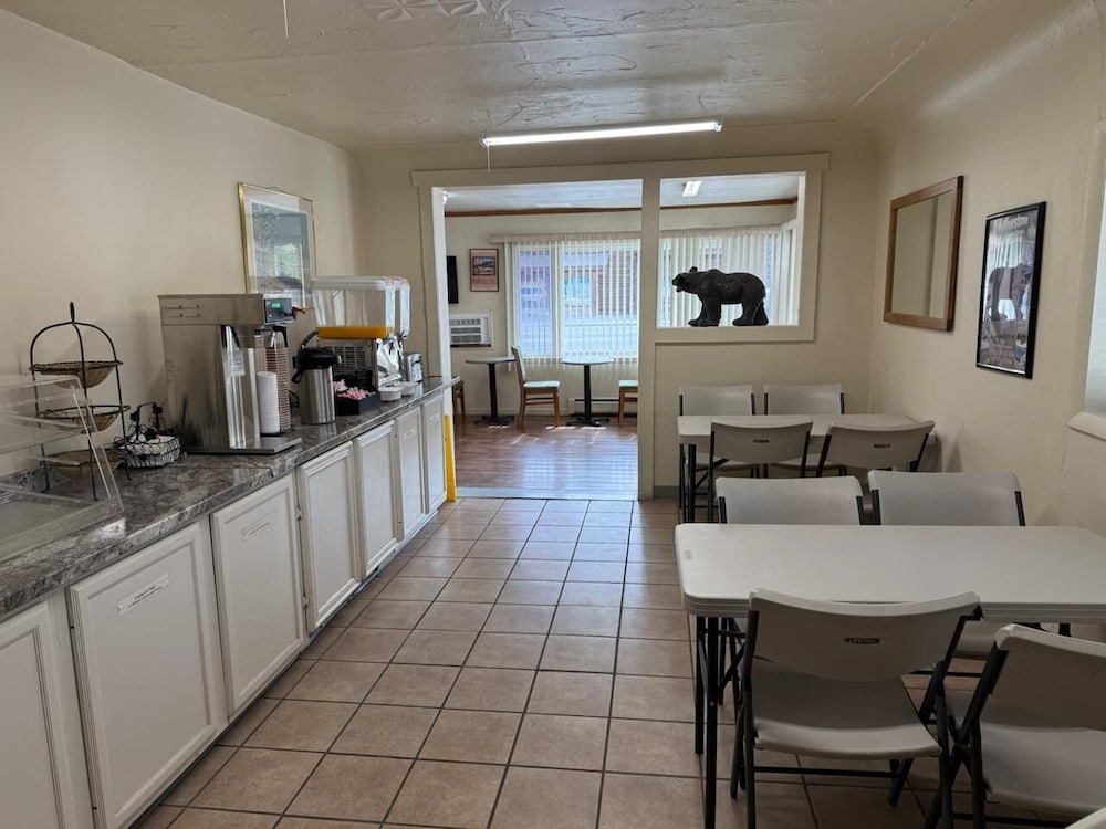Sunrise Motor Inn - photo 38