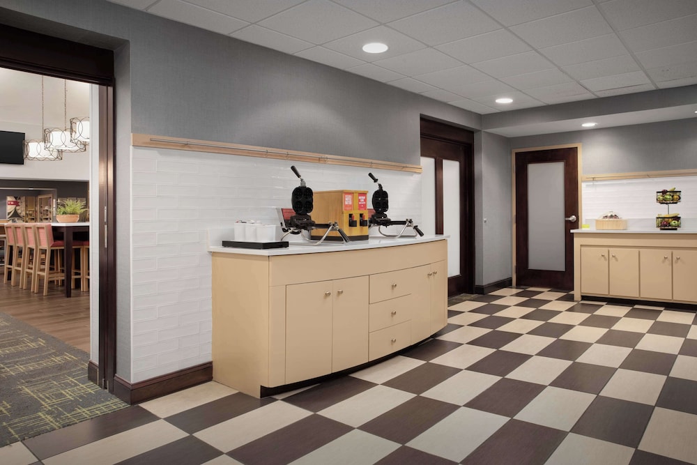 Hampton Inn & Suites Knoxville North I 75 - photo 63