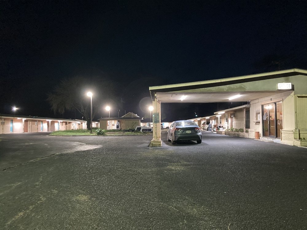 Capri motel — hotel in Alice
