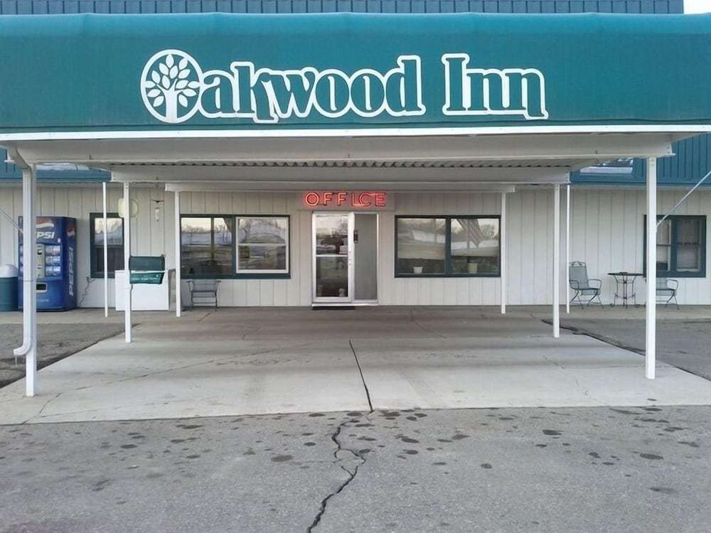 Oakwood Inn and RV Park - carbon neutral hotel in Rugby