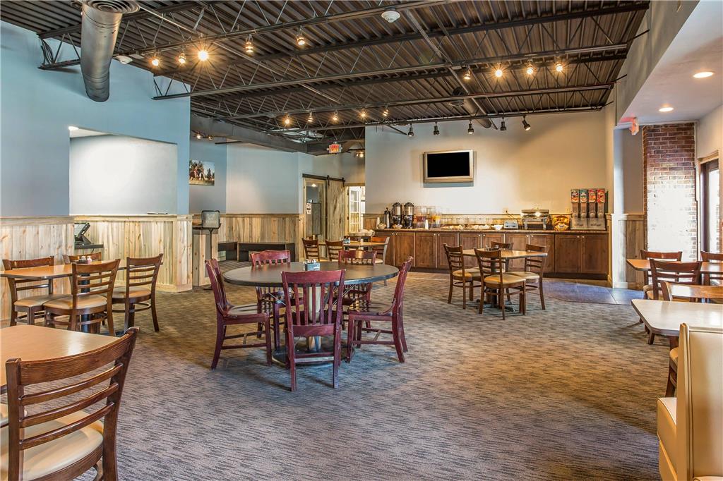 Econo Lodge Rawlins - photo 17