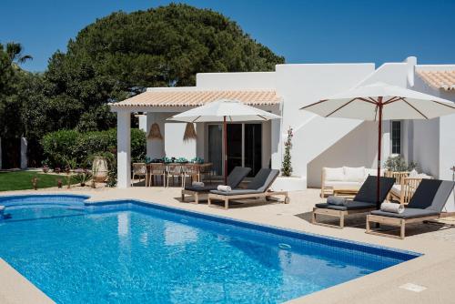 The Carobs Villas — 4-Star Luxury Hotel in Carvoeiro, Portugal