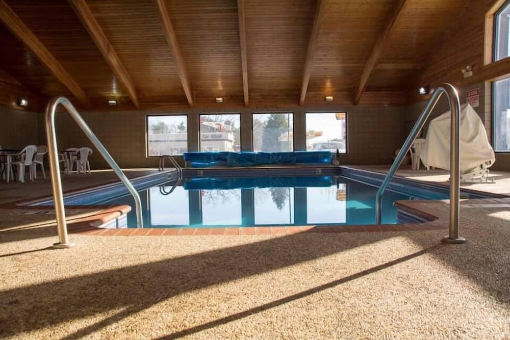 Boarders Inn & Suites by Cobblestone Hotels Wautoma - featured photo