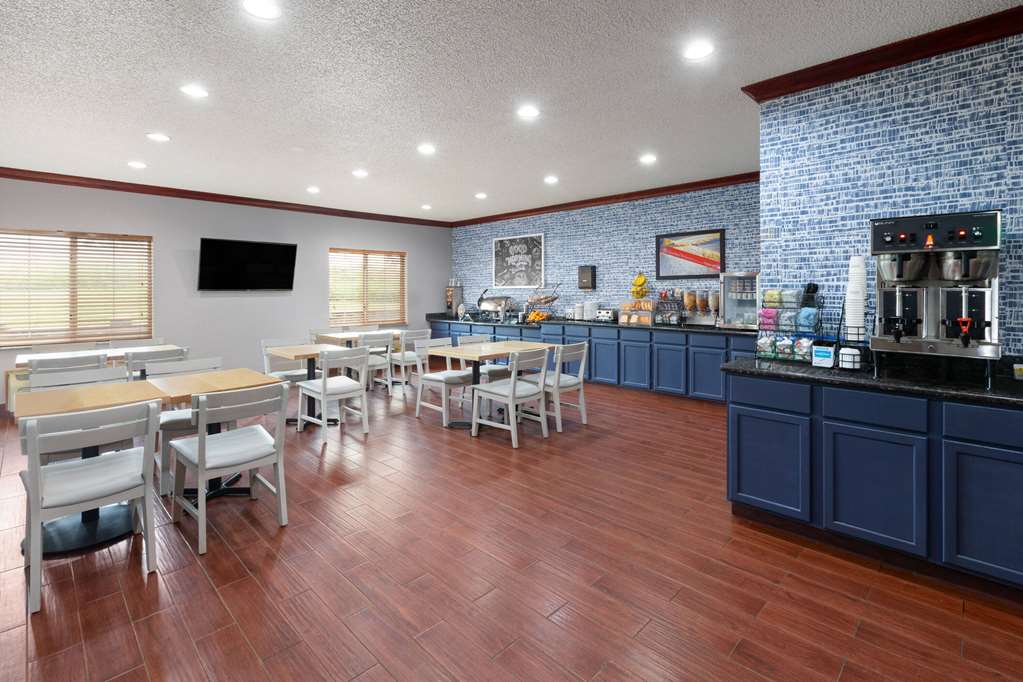 AmericInn by Wyndham Grinnell - photo 31