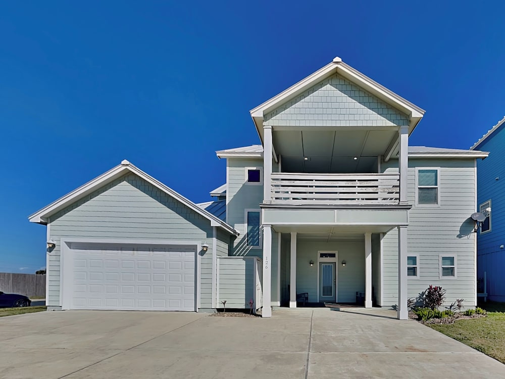 Postcard from Paradise by Silver Sands Vacation Rentals — 4-Star Luxury Hotel in Port Aransas, United States
