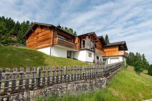 Ski In Ski Out Ferienhaus Berghof by Schladmingurlaub — 4-Star Luxury Hotel in Schladming, Austria