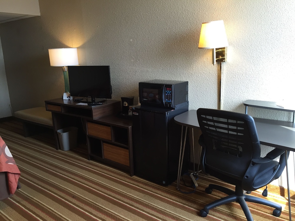 Super 8 by Wyndham Redfield - photo 14