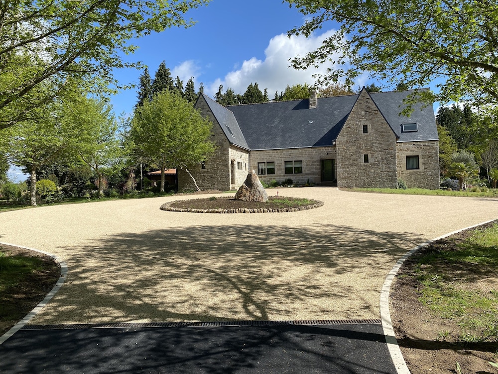 Domaine de Montloue — hotel in Mellac