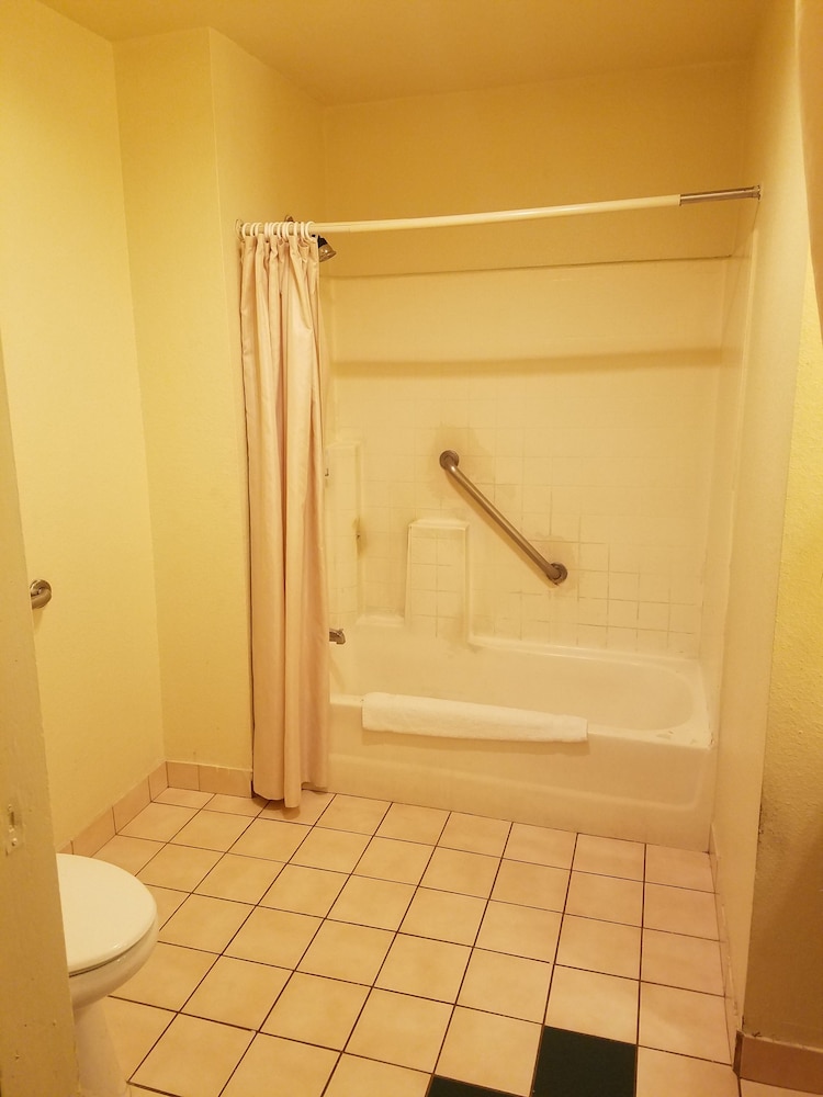 Travel Time Motel - photo 11