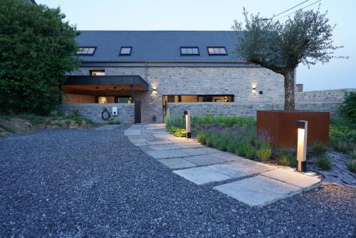 Gîte Les 3 Cubes - carbon neutral hotel in Anhee