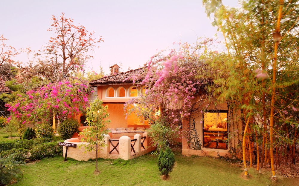 Tuli Tiger Resort - carbon neutral hotel in Dhanwar