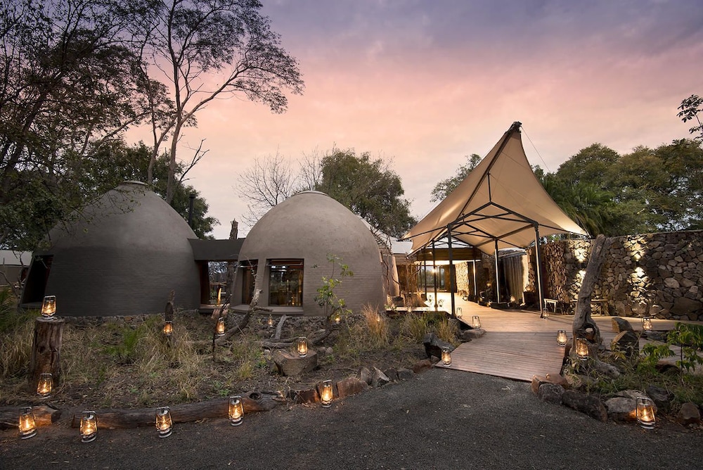 Thorntree River Lodge — 4-Star Luxury Hotel in Livingstone, Zambia