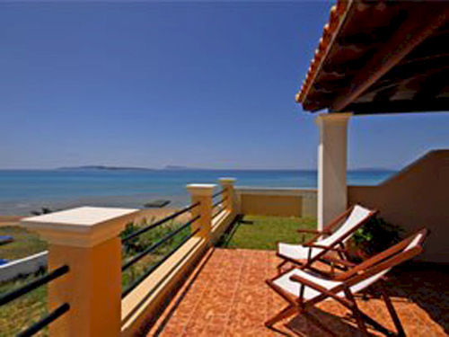 Paralia Luxury Suites — 4-Star Luxury Hotel in Agios Stefanos, Greece