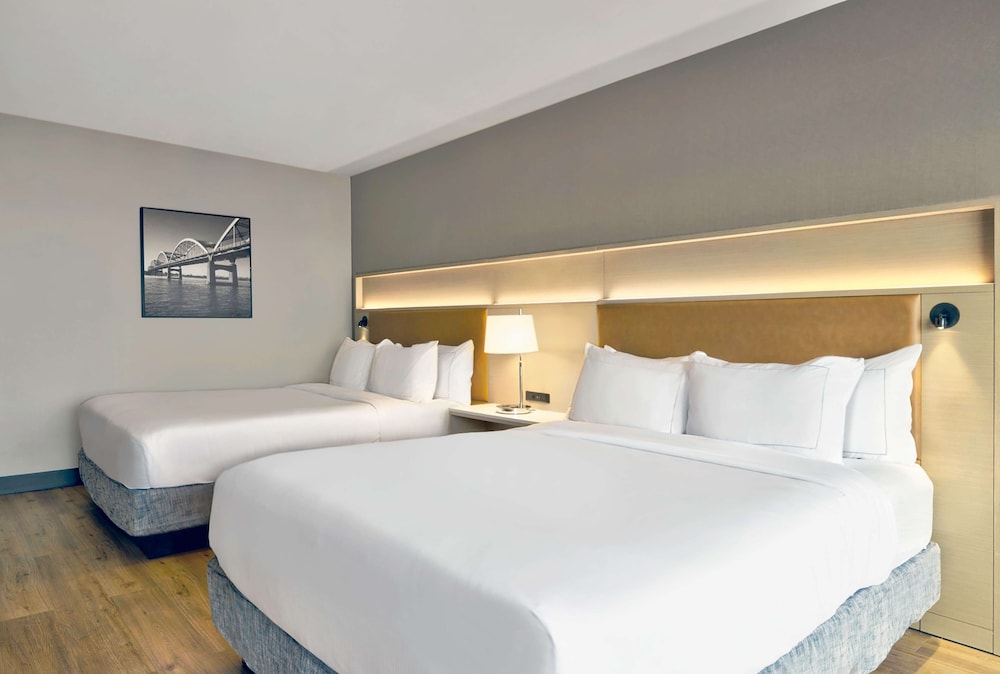 DoubleTree by Hilton Davenport - photo 14