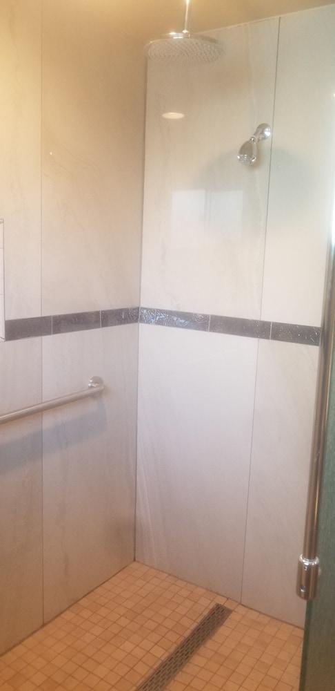 Le Blanc Inn & Suites - photo 11