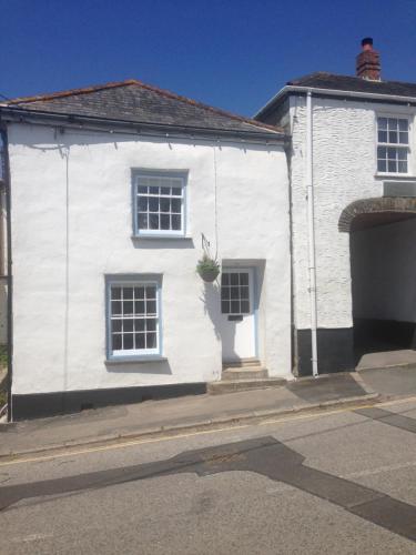 Cosy Traditional Cornish Cottage — 4-Star Luxury Hotel in Tregoney, United Kingdom