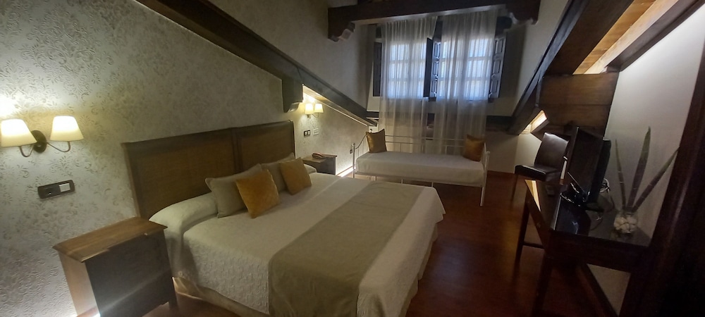 La Casona de Revolgo — Santillana — photo 5