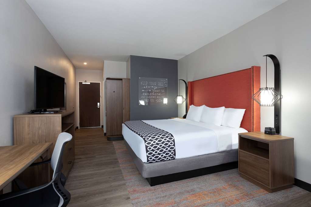 La Quinta Inn & Suites By Wyndham Pflugerville - photo 22