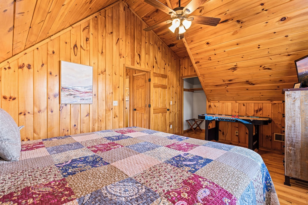 Bear Hideaway Cozy 3BR Cabin — Sevierville — photo 3