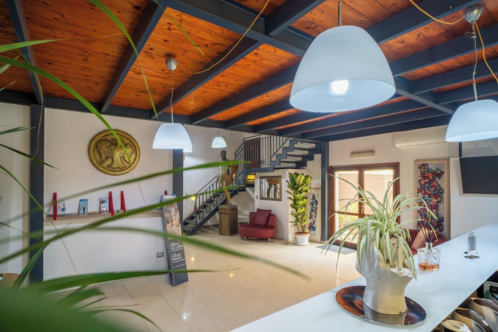 Hotel Centrale — 4-Star Luxury Hotel in Siracusa, Italy