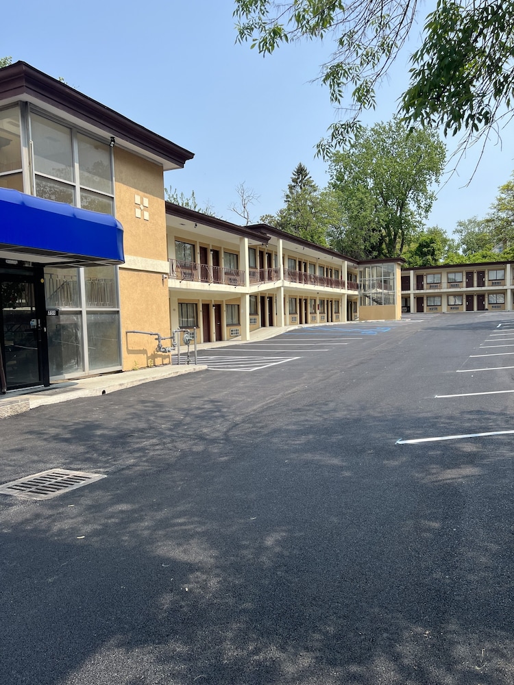 Executive Inn Schenectady - photo 14