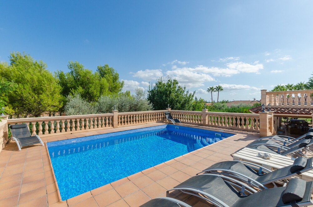Villa Garball — 4-Star Luxury Hotel in Marratxi, Spain