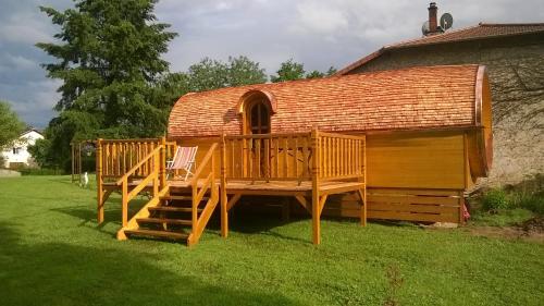 A La Ronziere Le Tonneau — hotel in Pouilly-Sous-Charlieu