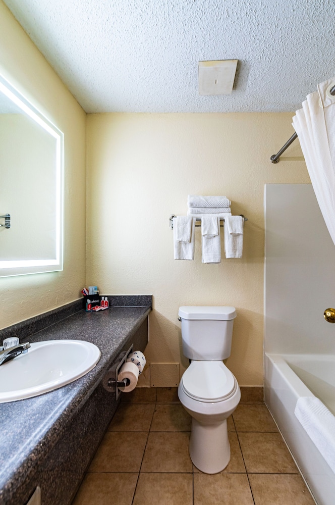 Econo Lodge Cleveland Southeast Kent - photo 38