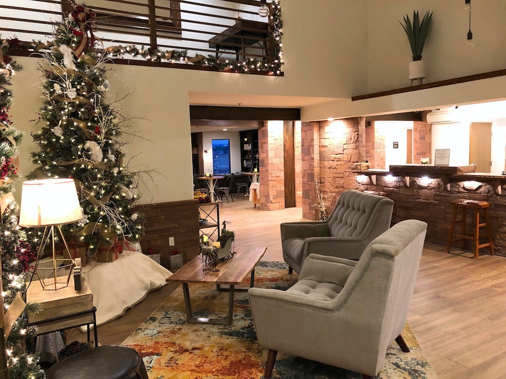 Red Sands Hotel - carbon neutral hotel in Richfield