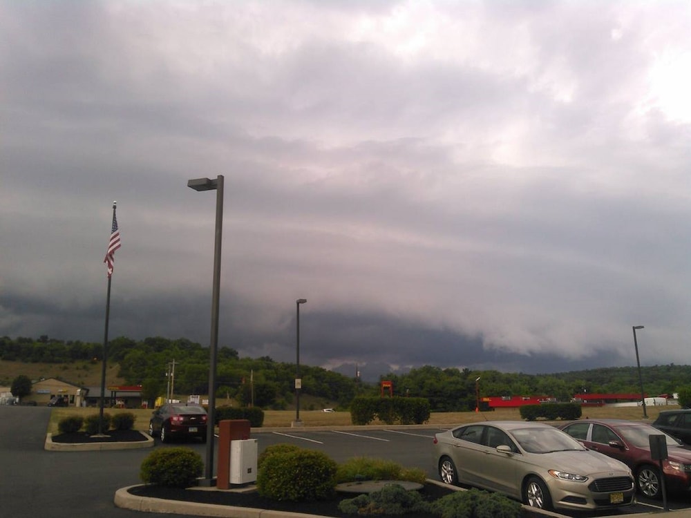 Hampton Inn Pine Grove - photo 91