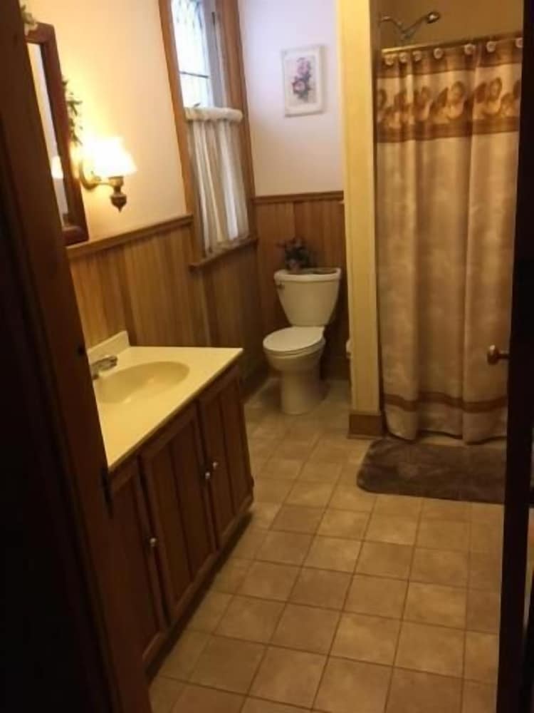 Victorian Charm Inn - photo 46