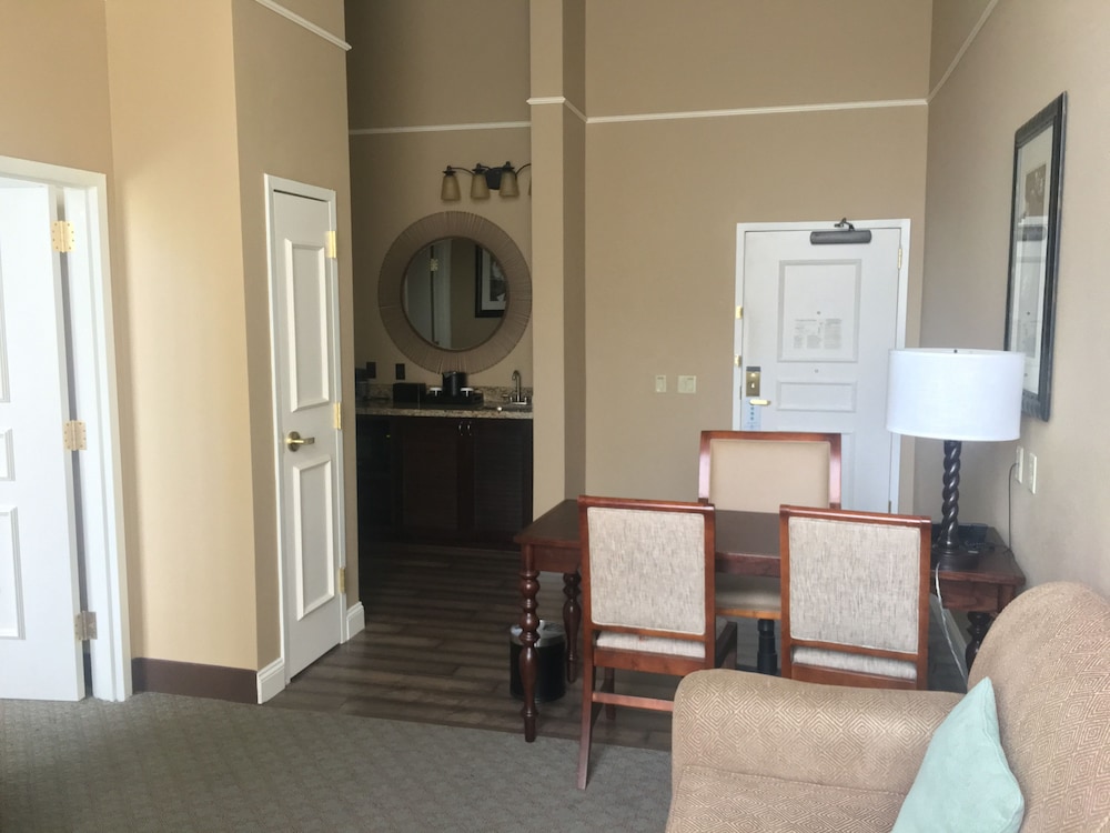Embassy Suites by Hilton Savannah Historic District - photo 18