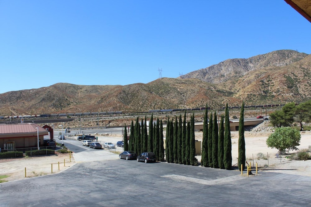 Cajon Pass Inn - photo 45