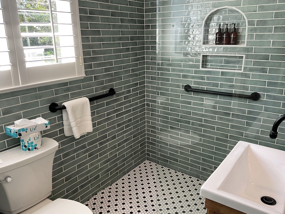 Carmel Green Lantern Inn - photo 81