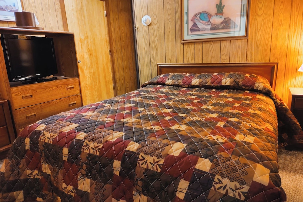 Love Hotels Voyageur by OYO at International Falls MN - photo 12